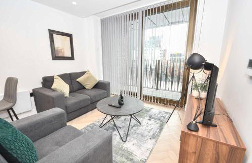 Contemporary Flat in Central Manchester w Balcony - Photo 11