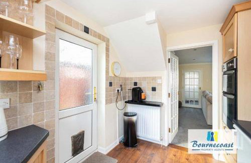 AUSTER CLOSE by BOURNECOAST - A Family Home with Garden and Parking - WIFI - HB9617 - Foto 11