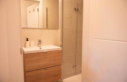 Walnut Flat, 2-Bedroom with Ensuite - Parking, Netflix, WIFI - Close to Oxford, Bicester & Blenheim Palace - F4 - Photo 21