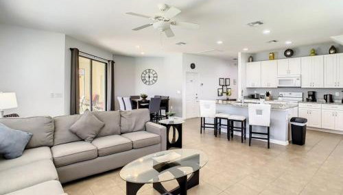 Family Oasis Near Disney - Pool & Resort Access - Foto 5, stove, minibar