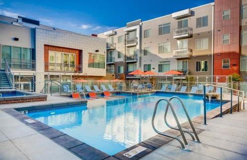 Modern Resort Styled 2BR Apt W Pool, Gym & Hot Tub - Foto 1