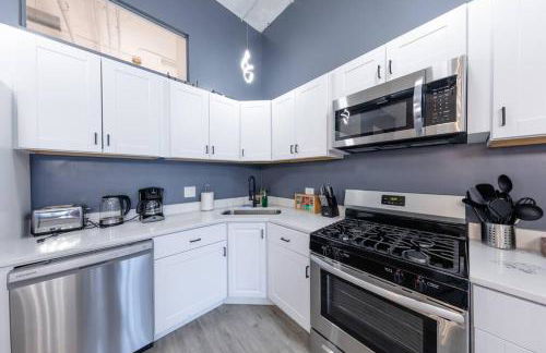 Luxurious 5BR Suite Perfect for Group of 12 guests with Pool table, Optional Parking and Gym Access Near McCormick Place and Soldier Field - Foto 42