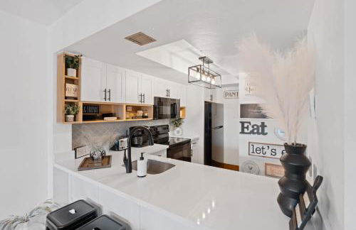 Spend Your Vacation in Luxury with Pool Views - Foto 9