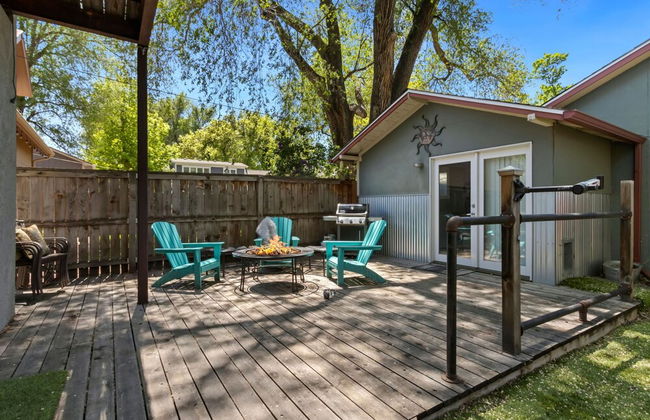 Industrial Old Town Bungalow W/ Free Cruiser Bikes - Photo 24