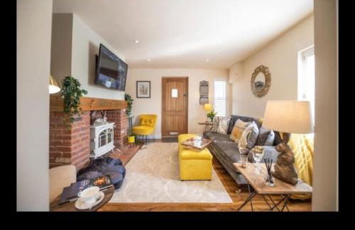 Stunning views, Hot tub, 5 mins to Chester - Photo 24