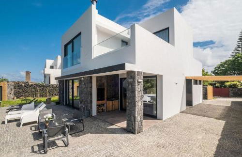 Lotus House - Heated Pool & Jacuzzi near the Beach - Photo 25