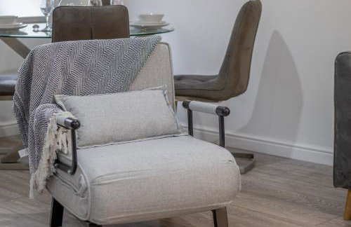 The Larky - Modern 2 Bed Cottage in Larkhall - Photo 11