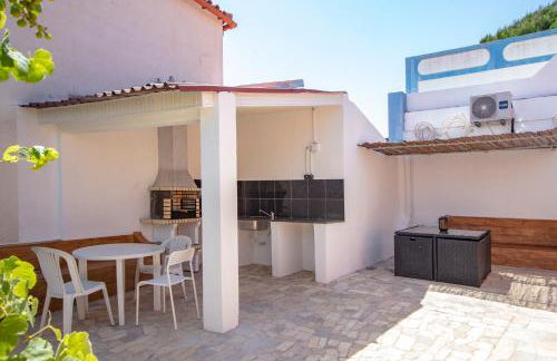 Family-Friendly Villa with Private Pool & Rooftop Oasis - Foto 12