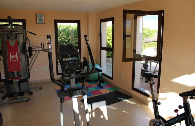 Beautiful Flat Near Golf Courses With sea Views - Photo 22