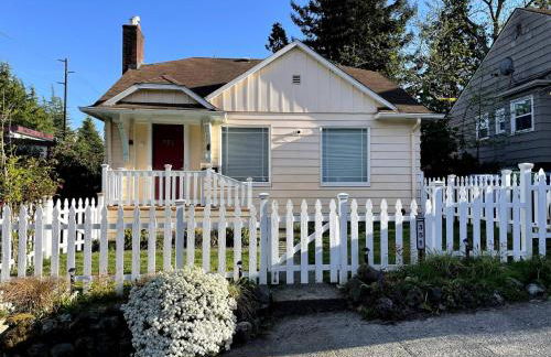 Greenlake Craftsman - Hot Tub, AC, Dog Friendly - Photo 3