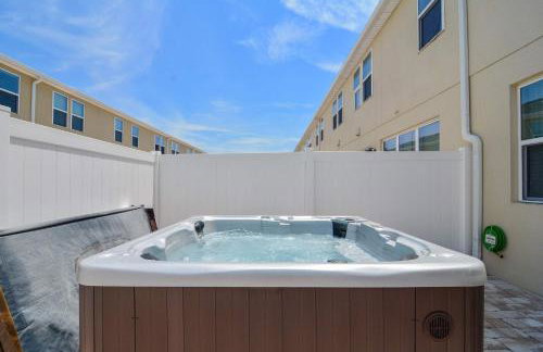 Stunning 4Bd Sleeps9 w Jacuzzi Close to Disney Compass Bay 5113 - Foto 3