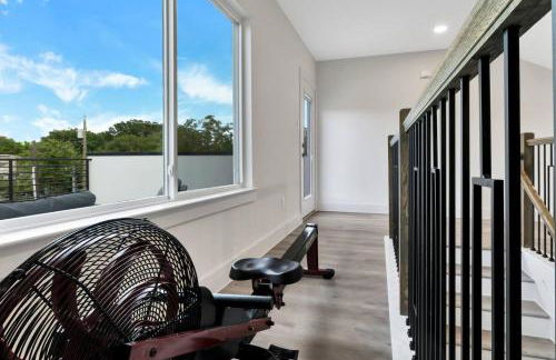 Elegant 3BR Home w/ Rooftop • 5 min to Downtown - Foto 58