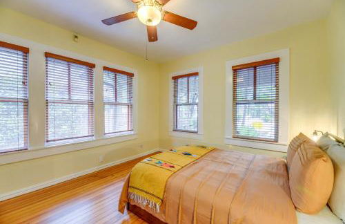 San Antonio Gem in Prime Location with Outdoor Space - Foto 12