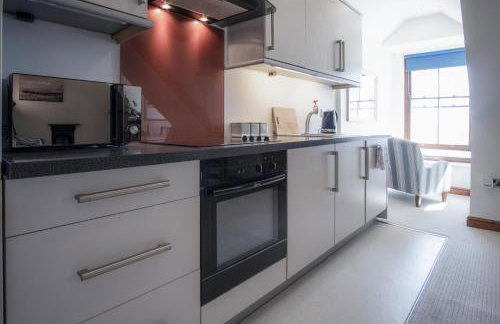 The Nest - 1 Bedroom Apartment - Tenby - Photo 34