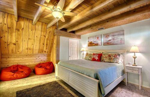 Beautifully Decorated Waterfront Chalet Rental in Grant, Florida - Photo 20