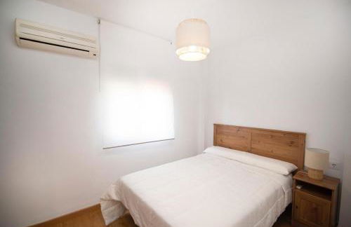 Stylish 3-Bedrooms Getaway with Terrace & Pool - Foto 11