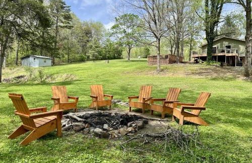 Family-Friendly 3BR Home w Bunk Room & Yard - Photo 13