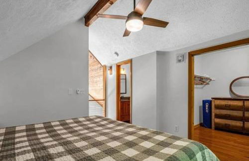 Updated Classic Cabin, Private Community and Hot Tub - Foto 10