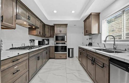 Mountains Views with Pool & Basketball, Relax & Play! - Foto 33