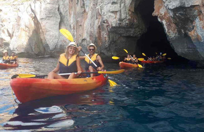Tour en kayak por las cuevas de Cala en Porter - Foto 1