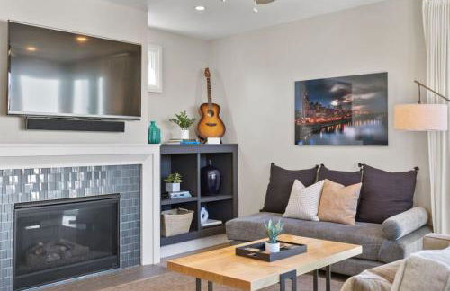 Downtown w Rooftop Deck 4 Bedrooms 3 Baths - Foto 22