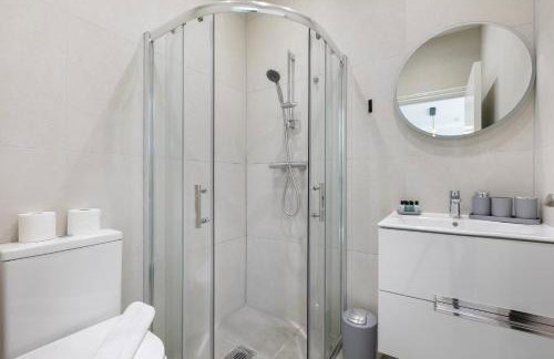 5 Bedroom, 3 Bathroom Modern House with Garden near Hampstead Heath Sleeps 10 - Foto 19