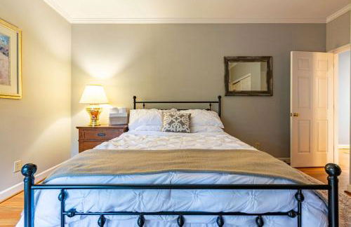 Cozy Home with BBQ Near Arts & Dining Hotspots - Foto 23