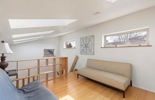 Modern Living w hot tub in Alberta Arts District - Foto 16