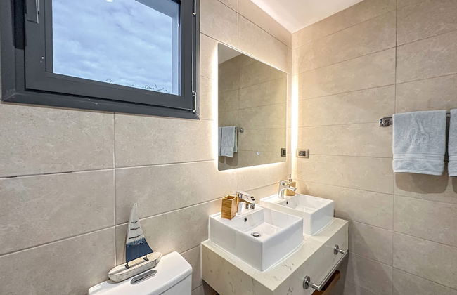 Gorgeous new Beach Apartment - Photo 3