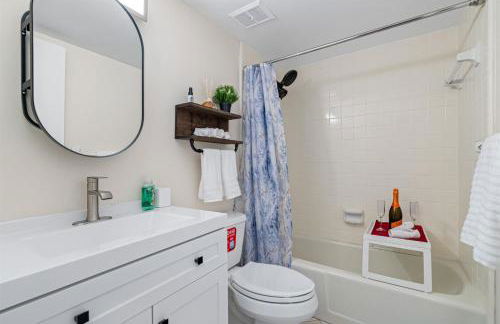 Spacious & Amazing Home w Big Pool and Patio - Photo 30