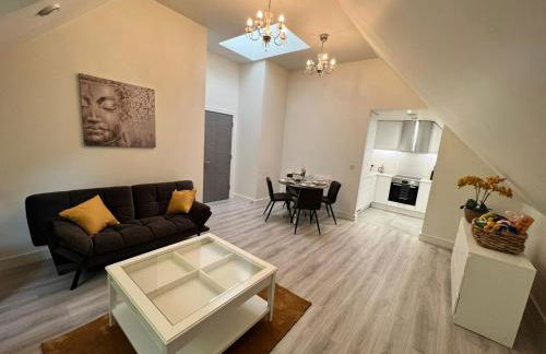 New! Modern Elegant 2-Bed Apartment, free parking - Photo 4