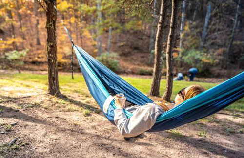 Overlook at Sleepy Creek -- Sleepy Creek Frontage, Secluded, Grill, Fire Pit, Deck, Family Friendly, Game Room, Fishing, Hammock, View, Fireplace - Foto 70