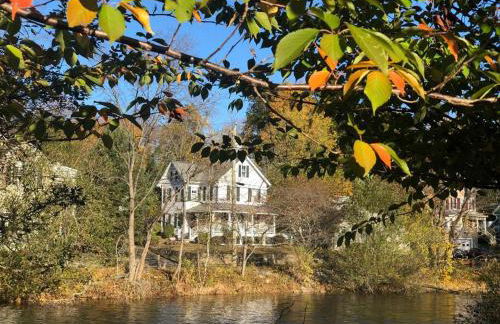 Stylish Victorian Beach House on pond - Foto 2