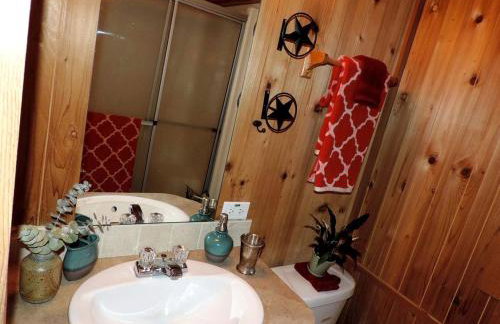 Peaceful Pet-Friendly Cabin Rental in San Antonio Countryside, Texas - Foto 14