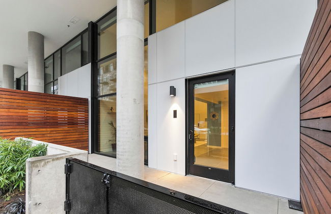 Posh Lofty Pad in Central Redmond - Photo 19