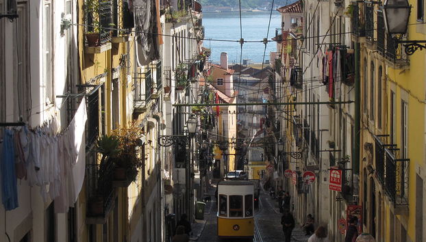 Full Lisbon Experience with Seafood Lunch - Half-Day Walking Tour - Photo 4