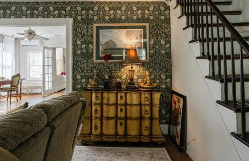 Historic Home near Stony Brook Village & Beach - Foto 48