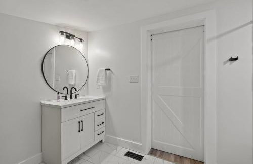 Creekside Stay | Peaceful Cottage | Elkhorn - Foto 4