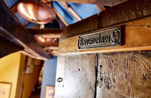 The Famous Harry Potter House, Hot Tub, Cinema Room, Sky TV - Foto 1