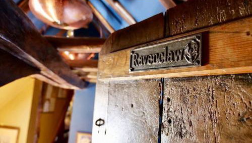 The Famous Harry Potter House, Hot Tub, Cinema Room, Sky TV - Foto 1