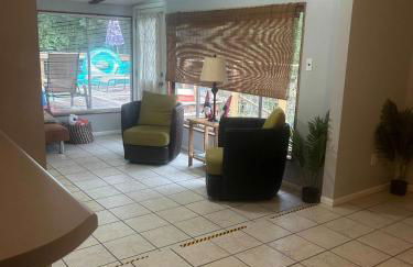 Private Pool & Yard Mins to Dining & University - Foto 52