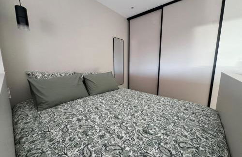 Dernier étage coeur Menton, vue mer parking privé - Photo 16