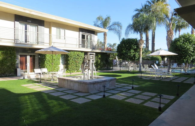 7 Springs Inn & Suites - Photo 35