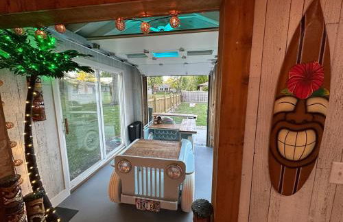 The Sleepy Tiki - game room, tiki lounge, firepit - Foto 19