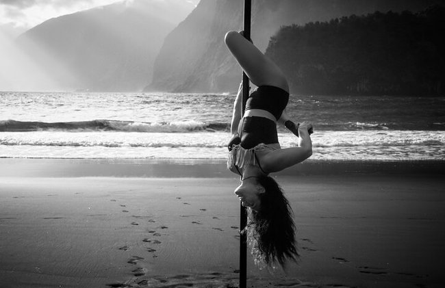 Black Sand Beach Sunrise Pole Dance Sesión de fotos y vídeo de drones - Foto 4
