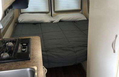 Private and cozy RV, direct bus to NYC Manhattan only 2 blocks away, MetLife Stadium FIFA World Cup 25 minutes away - Foto 1