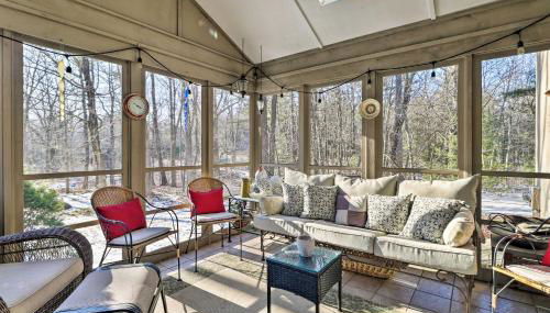 Peaceful Goshen Cottage with Screened Porch and Views! - Foto 2