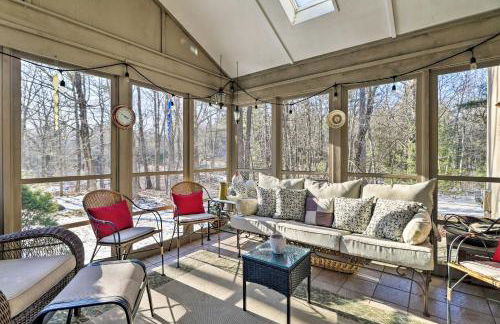 Peaceful Goshen Cottage with Screened Porch and Views! - Foto 2