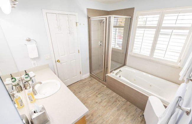 Farmington Gem 6BR Private Fenced Yard Sleeps 15 - Foto 60