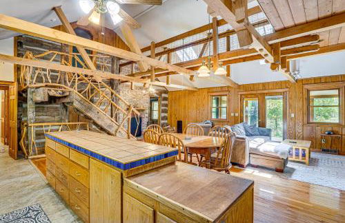 Historic Clark Cabin with Deck and Fishing Pond Access - Foto 10